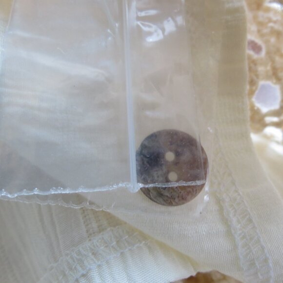 VTG Faith Mountain Cream Crochet Lace Sweater Top Lined Button Short Sleeve L - Picture 10 of 11